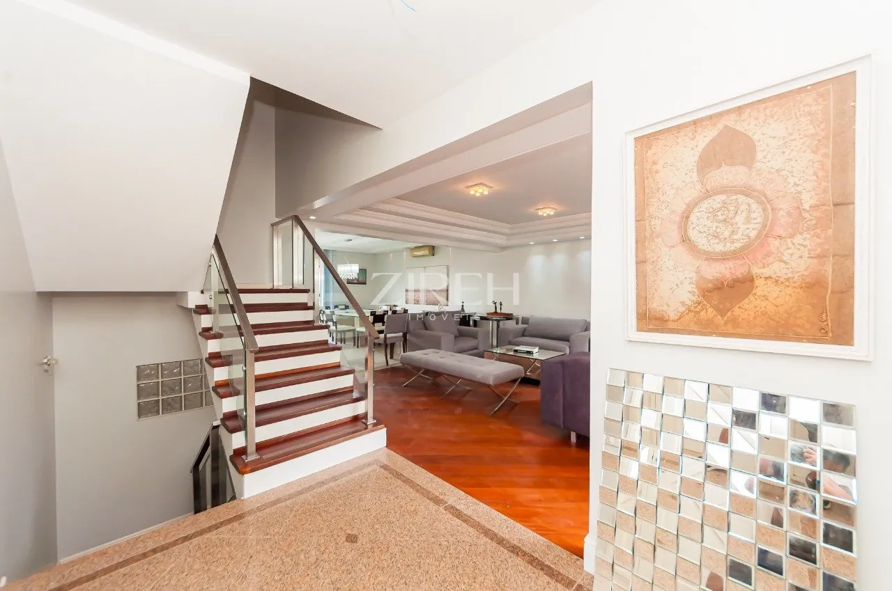 4-bedroom house with 4 parking spaces and open-plan kitchen — photo 20