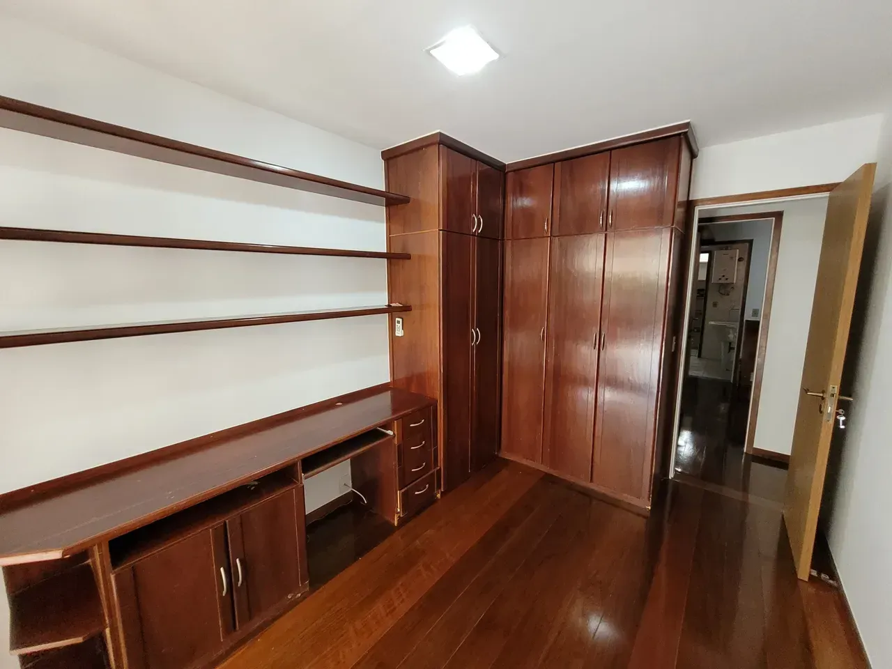 Apartamento de 2 quartos, varanda com janelas do chão ao teto — photo 19