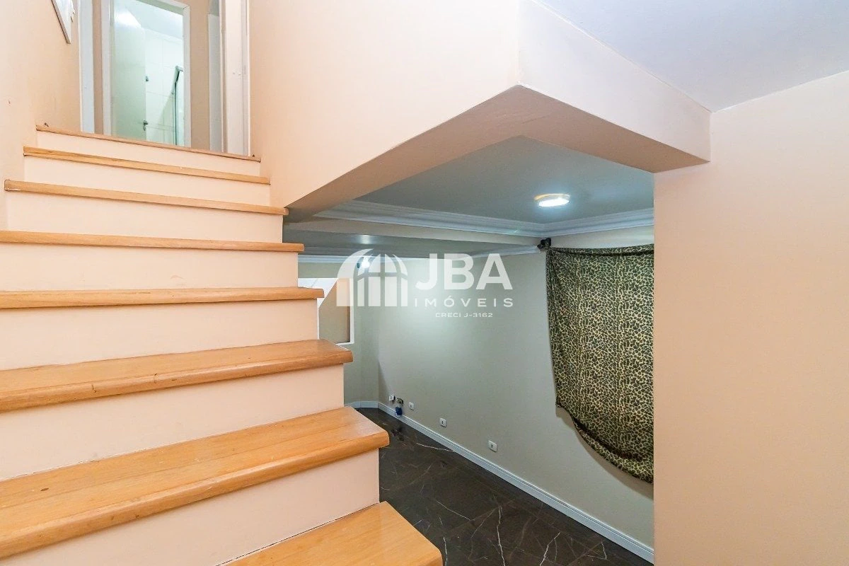 Glass-enclosed balcony in a 3-bedroom house, 85 m² — photo 13