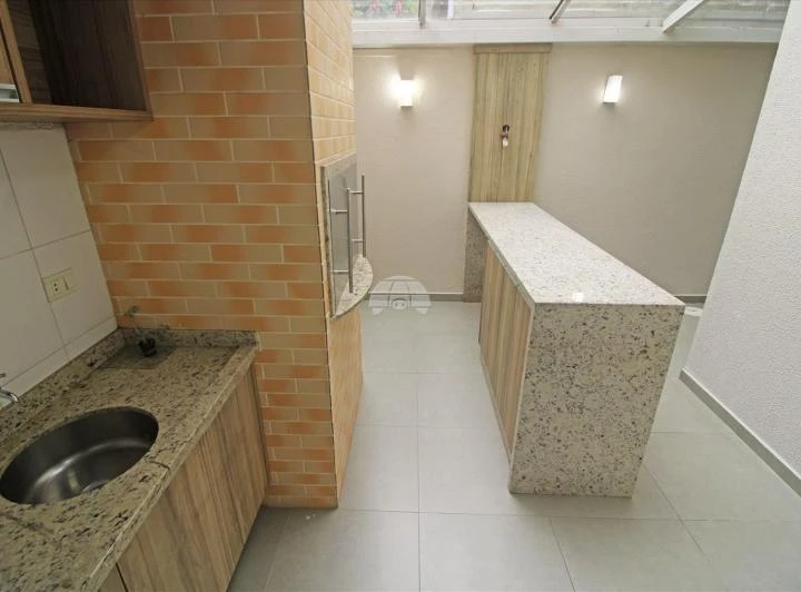 4-bedroom house with a closed kitchen and gas stove — photo 6