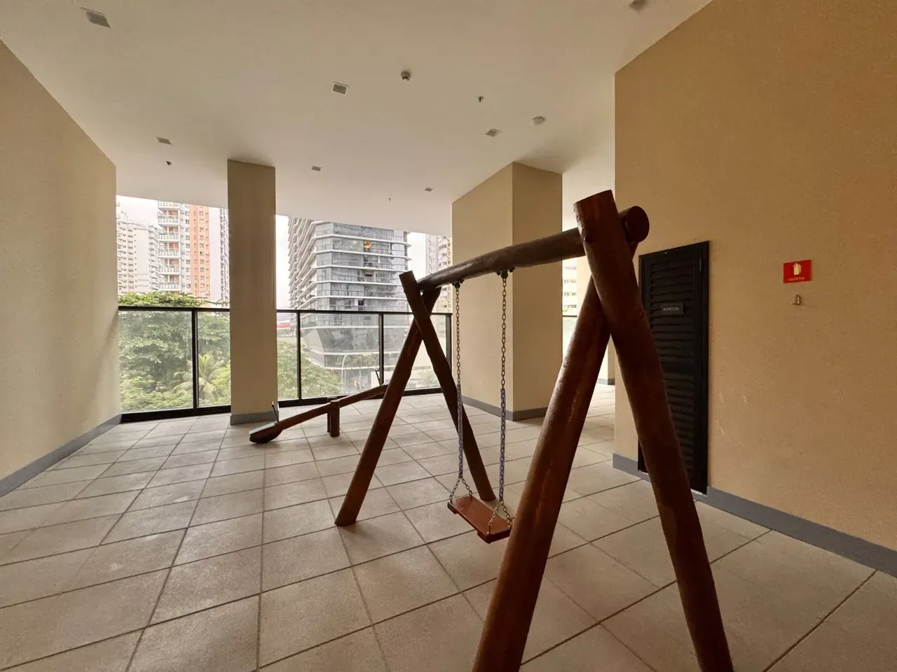 Apartamento de 3 quartos com varanda envidraçada — photo 18