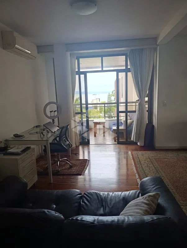 Furnished apartment, 132 m², with a glass-enclosed balcony