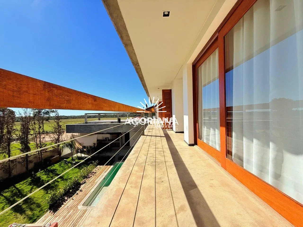 House with open-plan kitchen and 5 bedrooms over 558 m² — photo 74