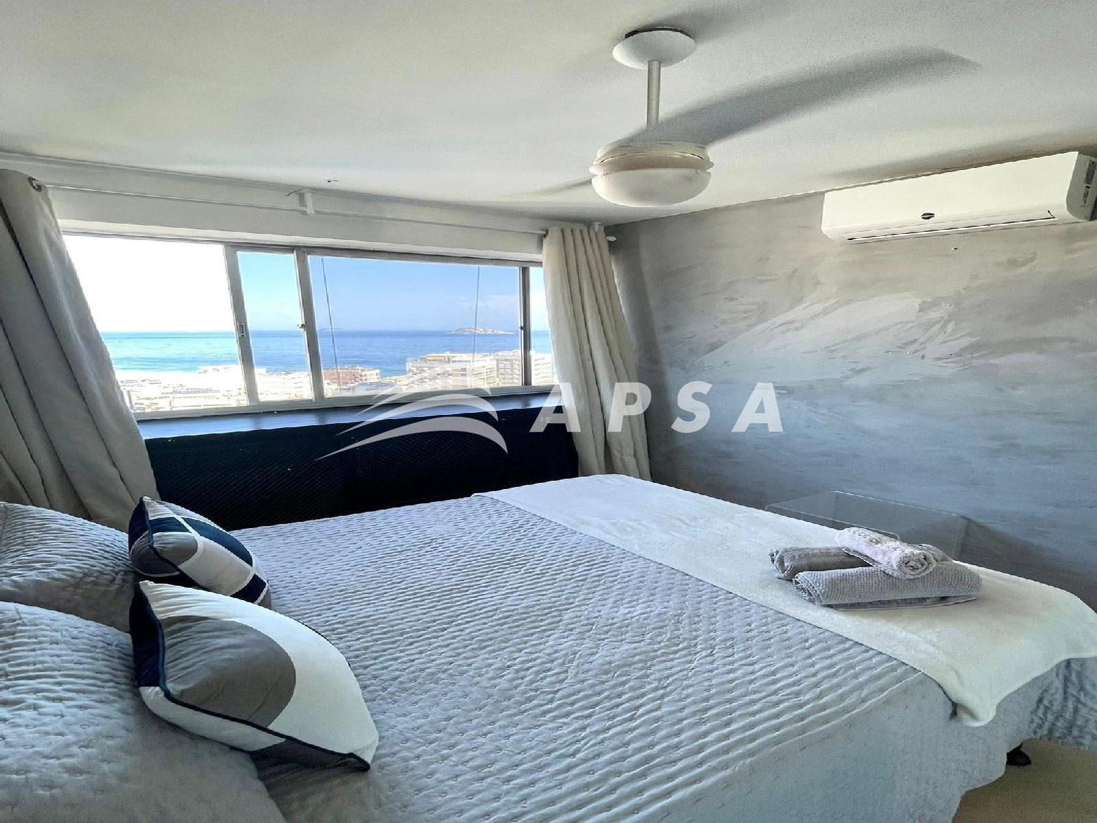 One-bedroom apartment with a water view — photo 3