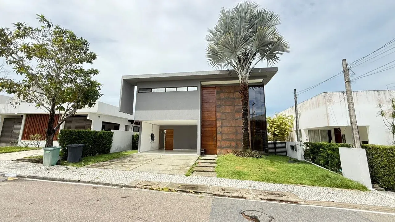 Casa para locação com 4 suítes e piscina do condomínio