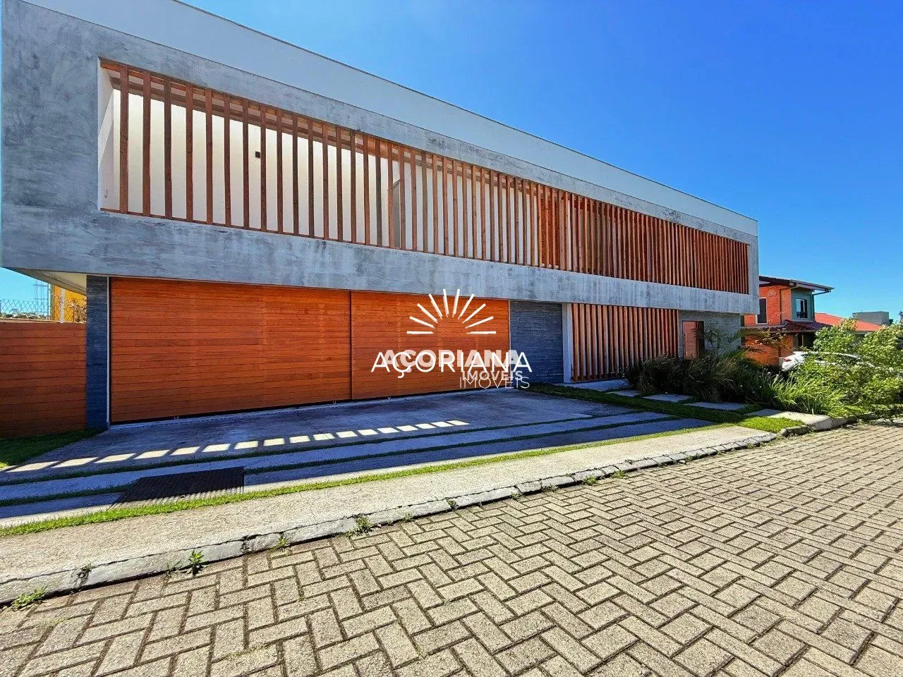 House with open-plan kitchen and 5 bedrooms over 558 m² — photo 8