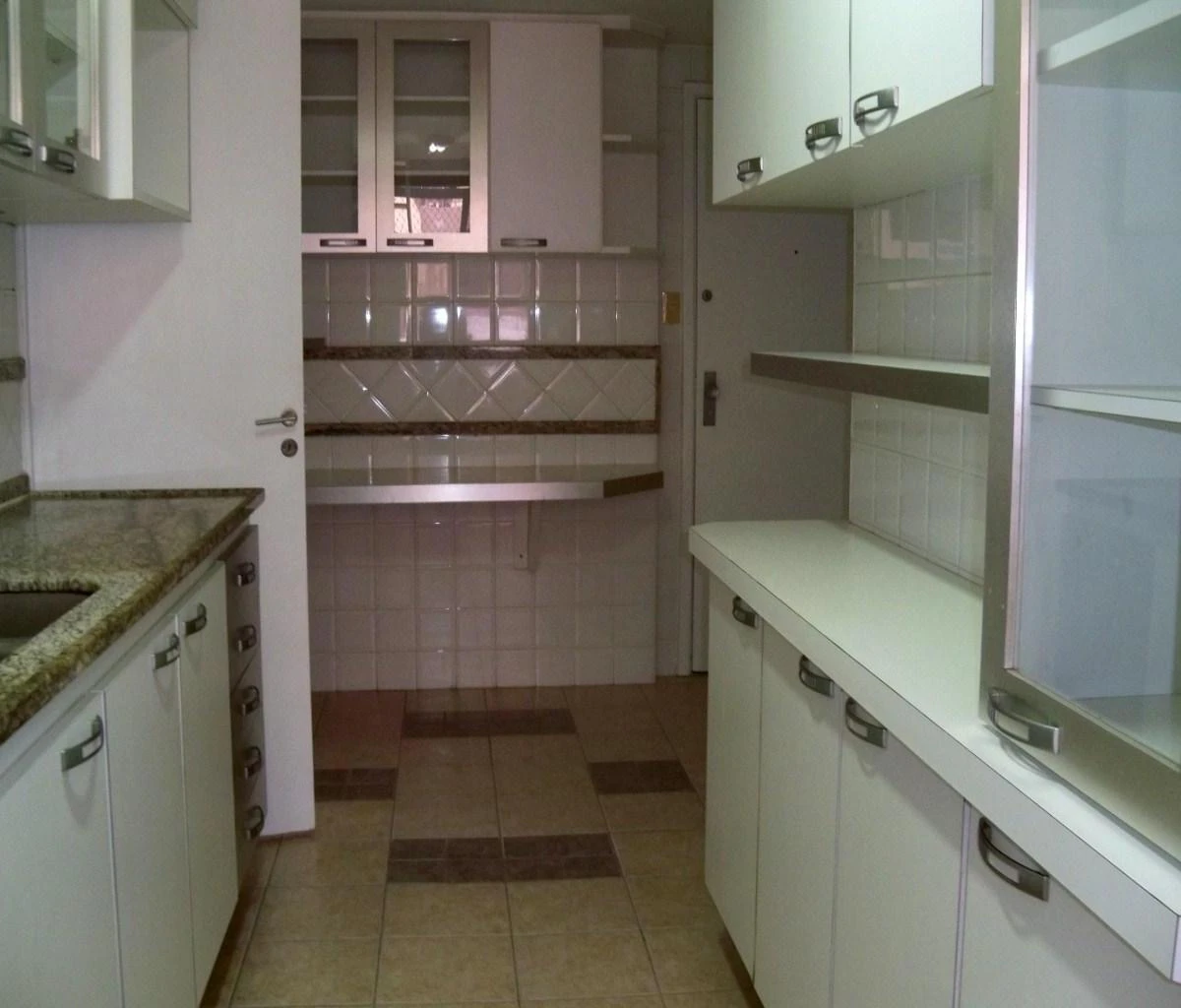 Apartamento sem mobília com 4 quartos e 3 banheiros — photo 24