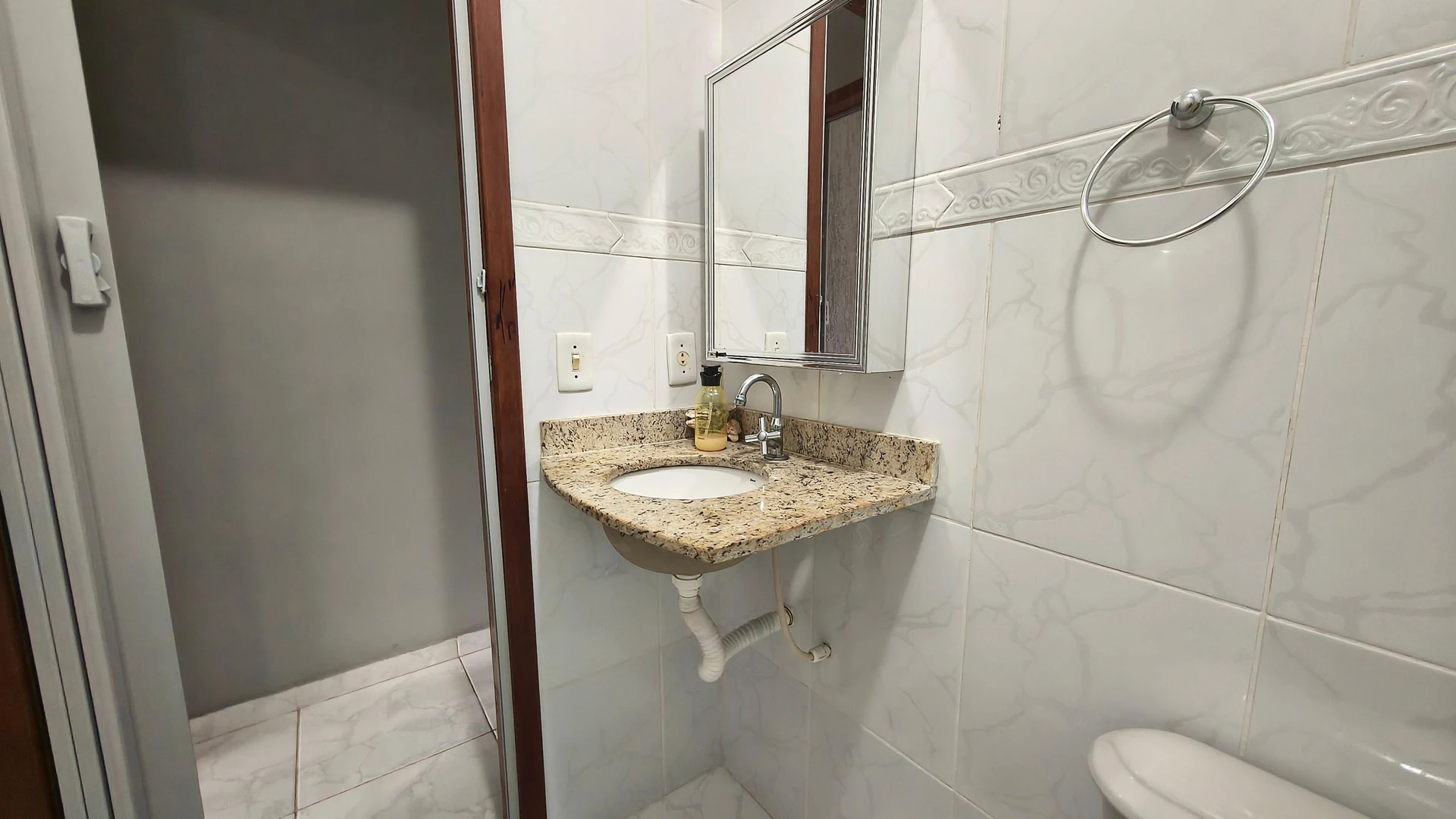 Casa con 4 dormitorios, 3 baños y jardín privado — photo 15