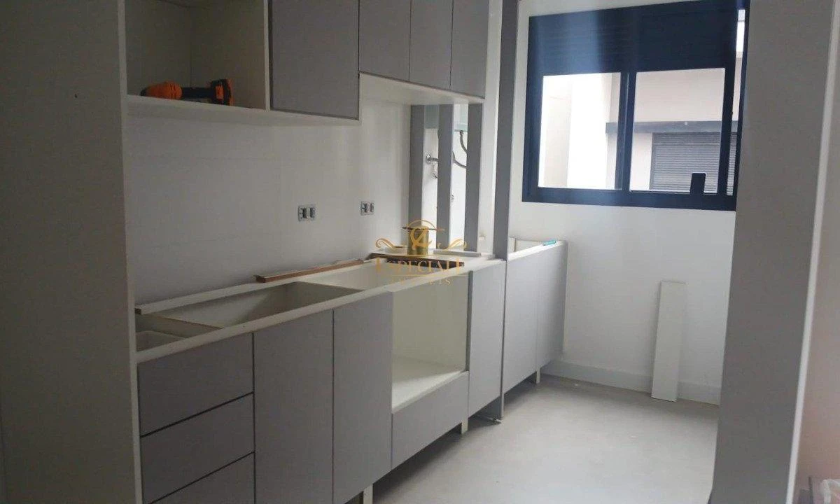 3-bedroom apartment with wood or laminate floors in Curitiba — photo 5