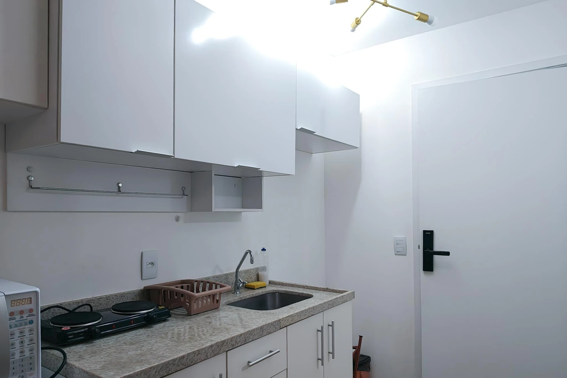 Furnished studio with 1 bedroom and balcony, pets allowed — photo 6