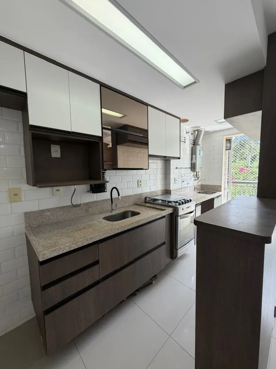 4-bedroom apartment with a closed-in balcony — photo 2