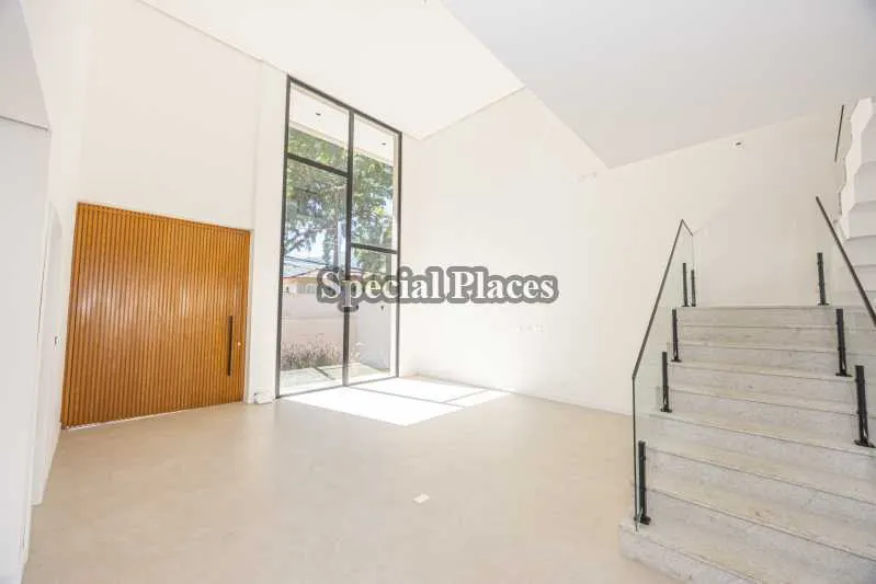 Unfurnished house with 5 bedrooms and an open-plan kitchen — photo 18