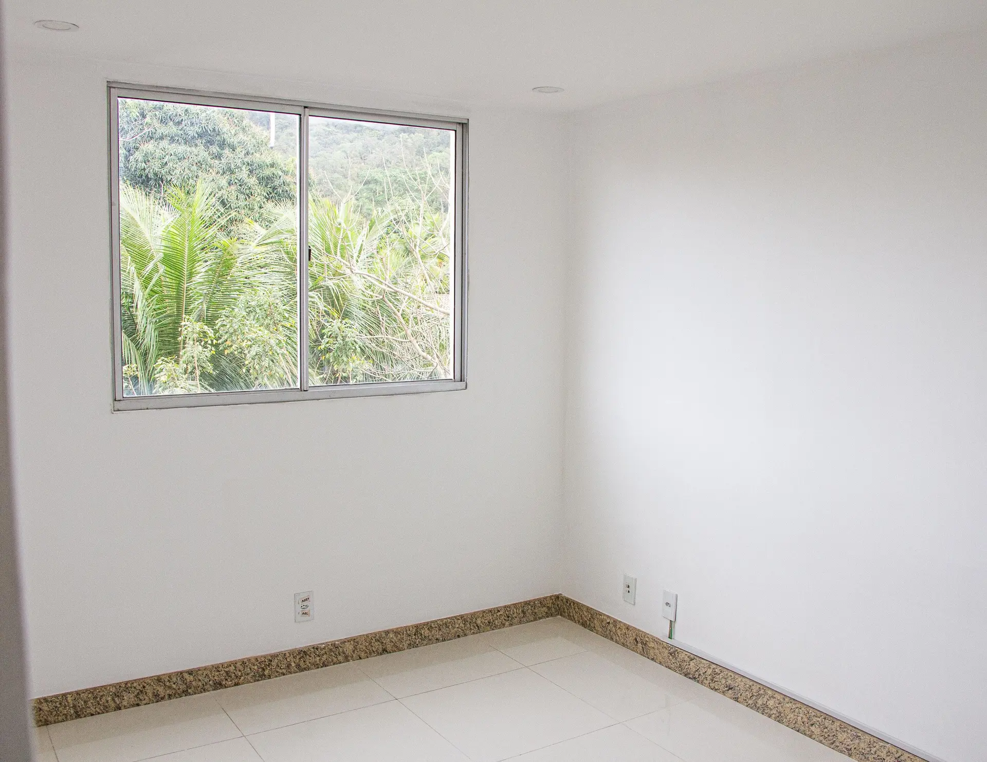 2-bedroom apartment with an open-plan kitchen — photo 2