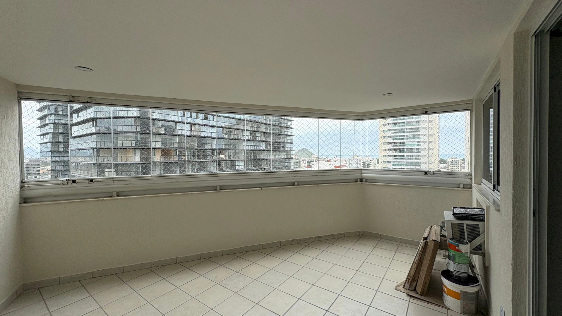 Floor-to-ceiling windows in a 3-bedroom apartment, 105 m² — photo 25