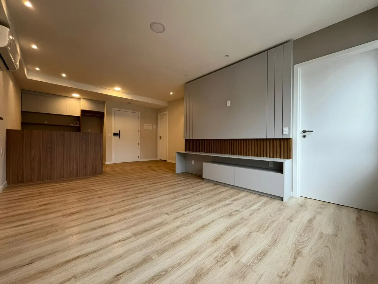 1-bedroom apartment with open-plan kitchen and 70 m² — photo 9