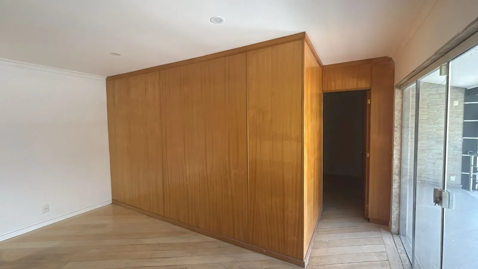 Apartment with 4 bedrooms, balcony and 500 m² — photo 19