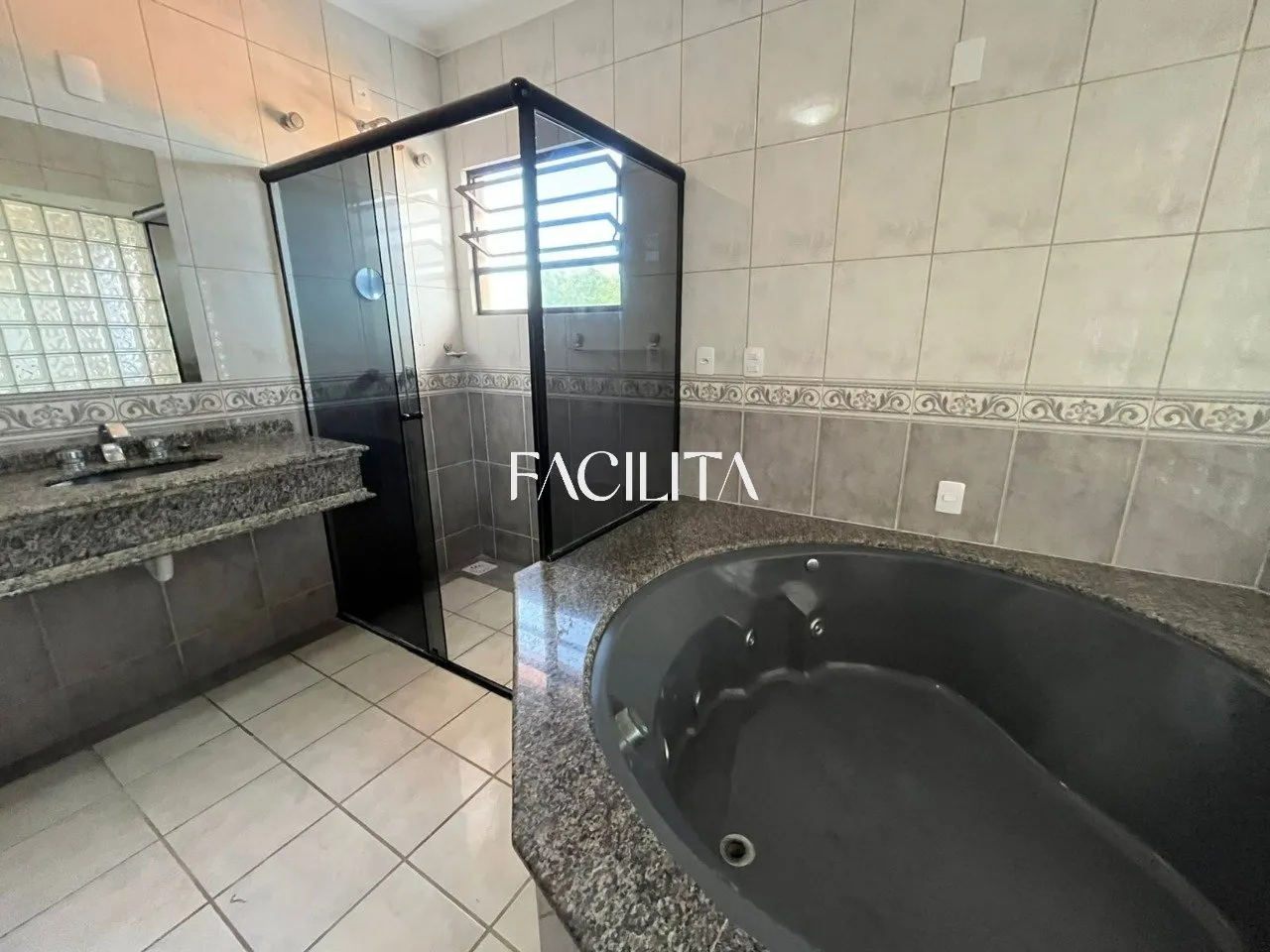 Furnished 456 m² house with 3 en-suite bedrooms and pool — photo 30