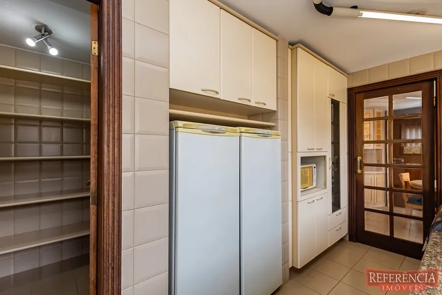 Condo house with 3 bedrooms and a closed kitchen — photo 29