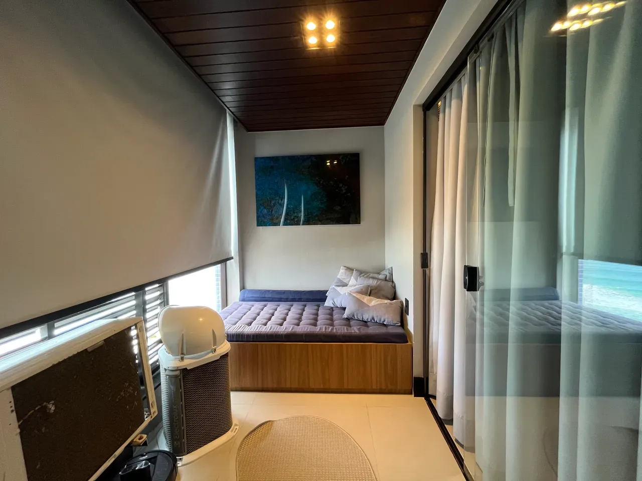 Apartment on the 11th floor with a water view — photo 16