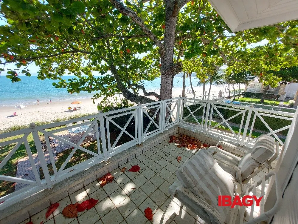 Меблированный дом 518 м² с 5 спальнями и 4 суитами — photo 45