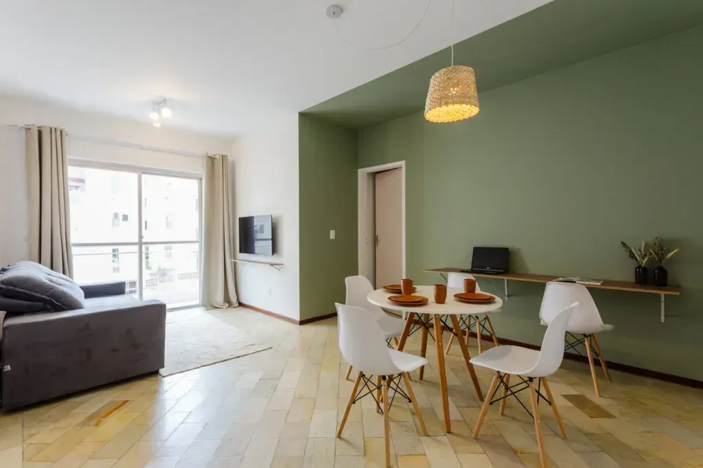 One-bedroom apartment with a home office in Florianópolis