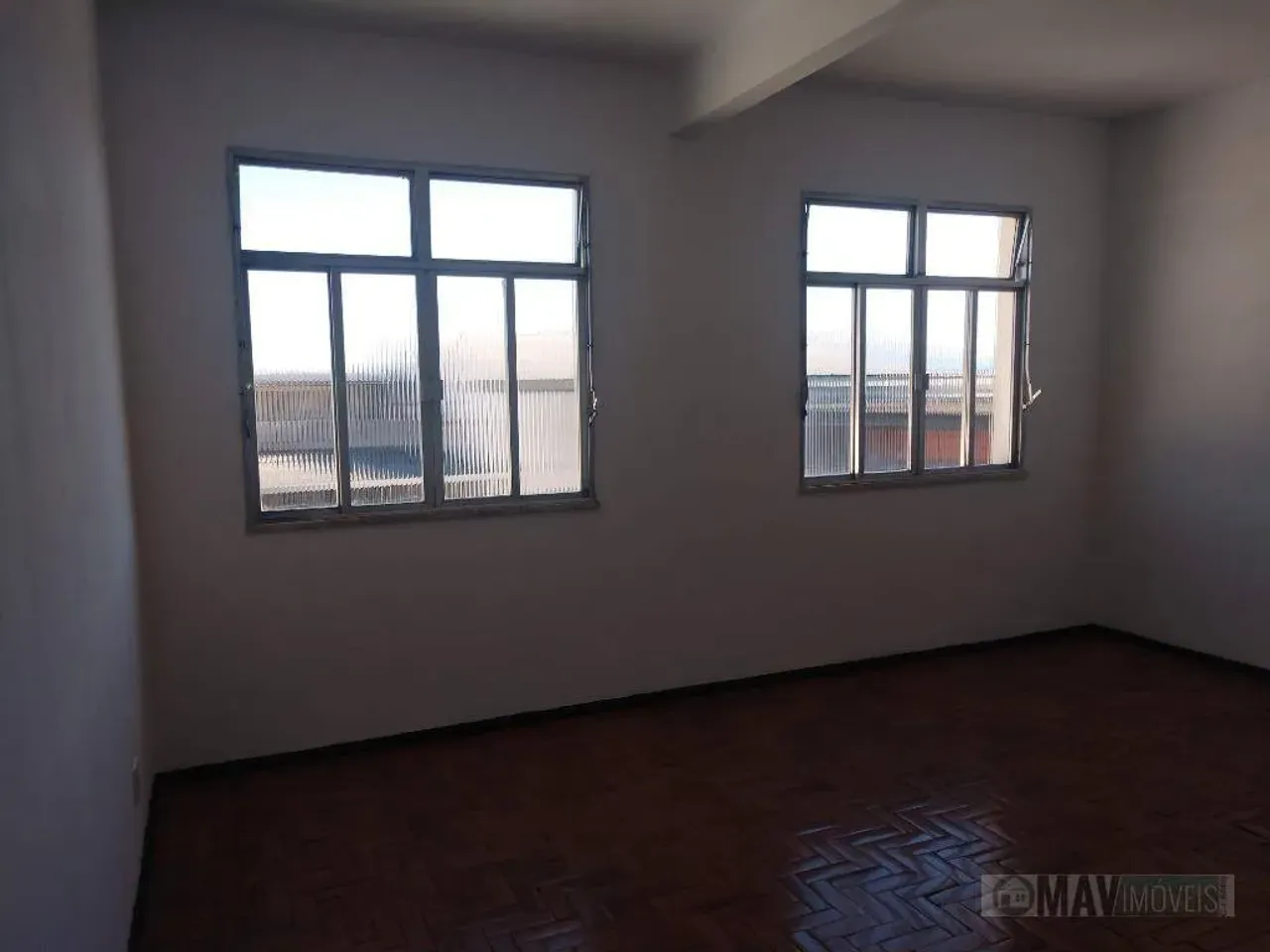 1-bedroom apartment with a laundry area — photo 8