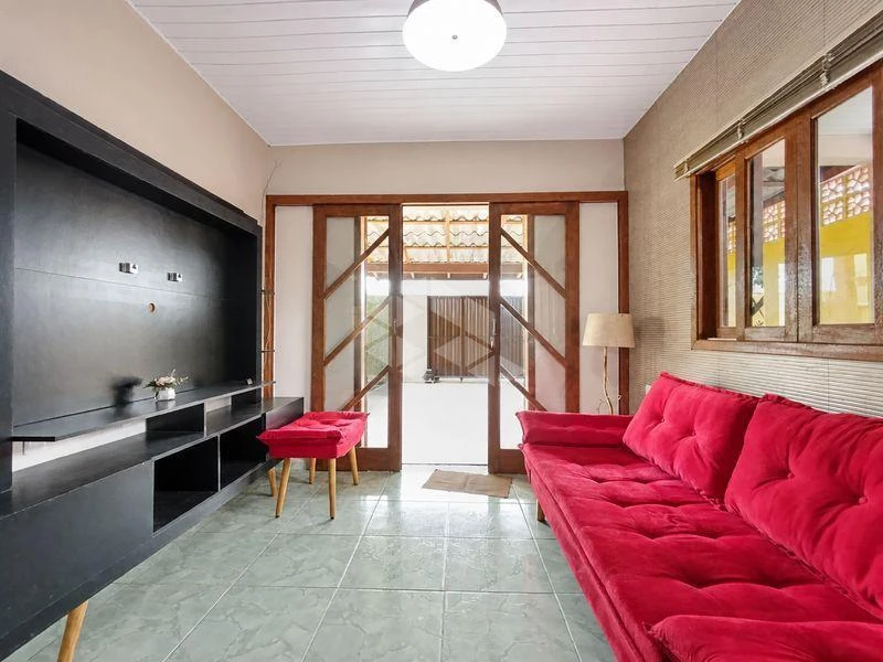 Balcony with a grill in a 2-bedroom house, 100 m² — photo 7