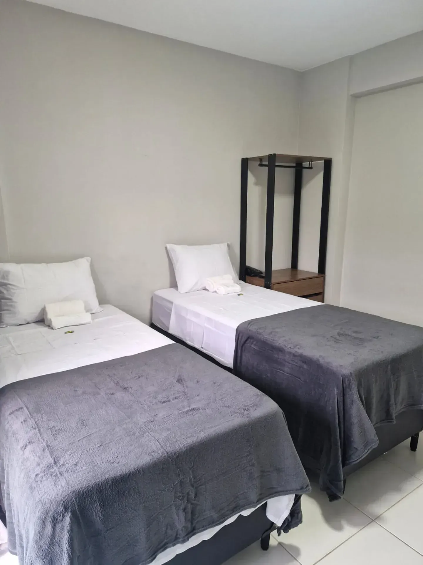 Apartamento com 2 quartos e varanda fechada de vidro — photo 9
