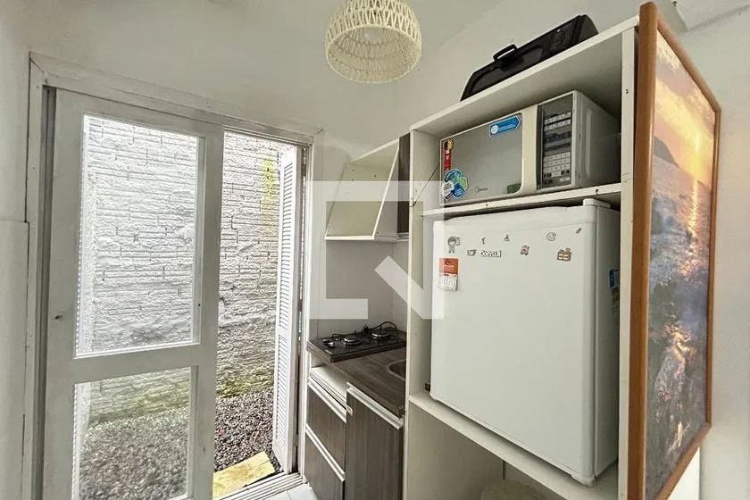 1-bedroom apartment with a glass-enclosed shower — photo 12