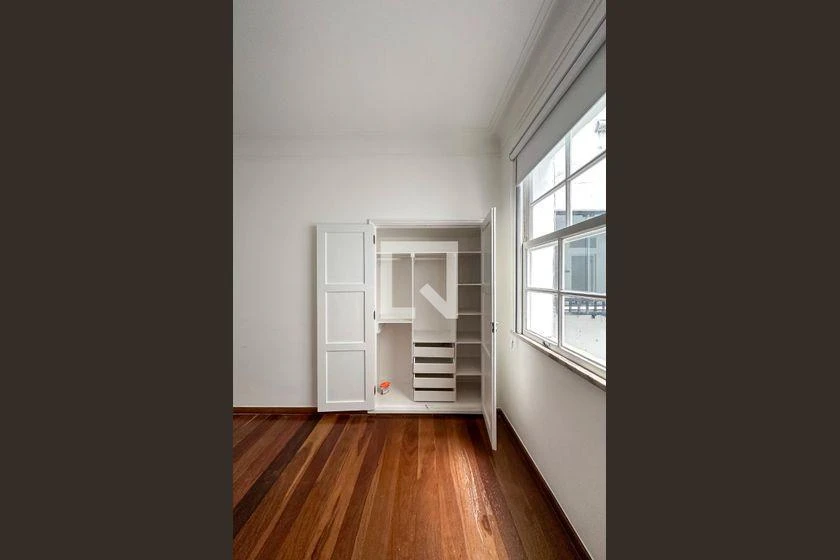 4-bedroom rental apartment with 225 m² and parking — photo 15