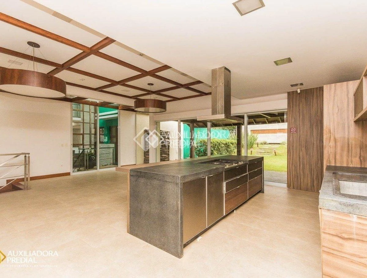 560 m² house with floor-to-ceiling windows and a home office — photo 11