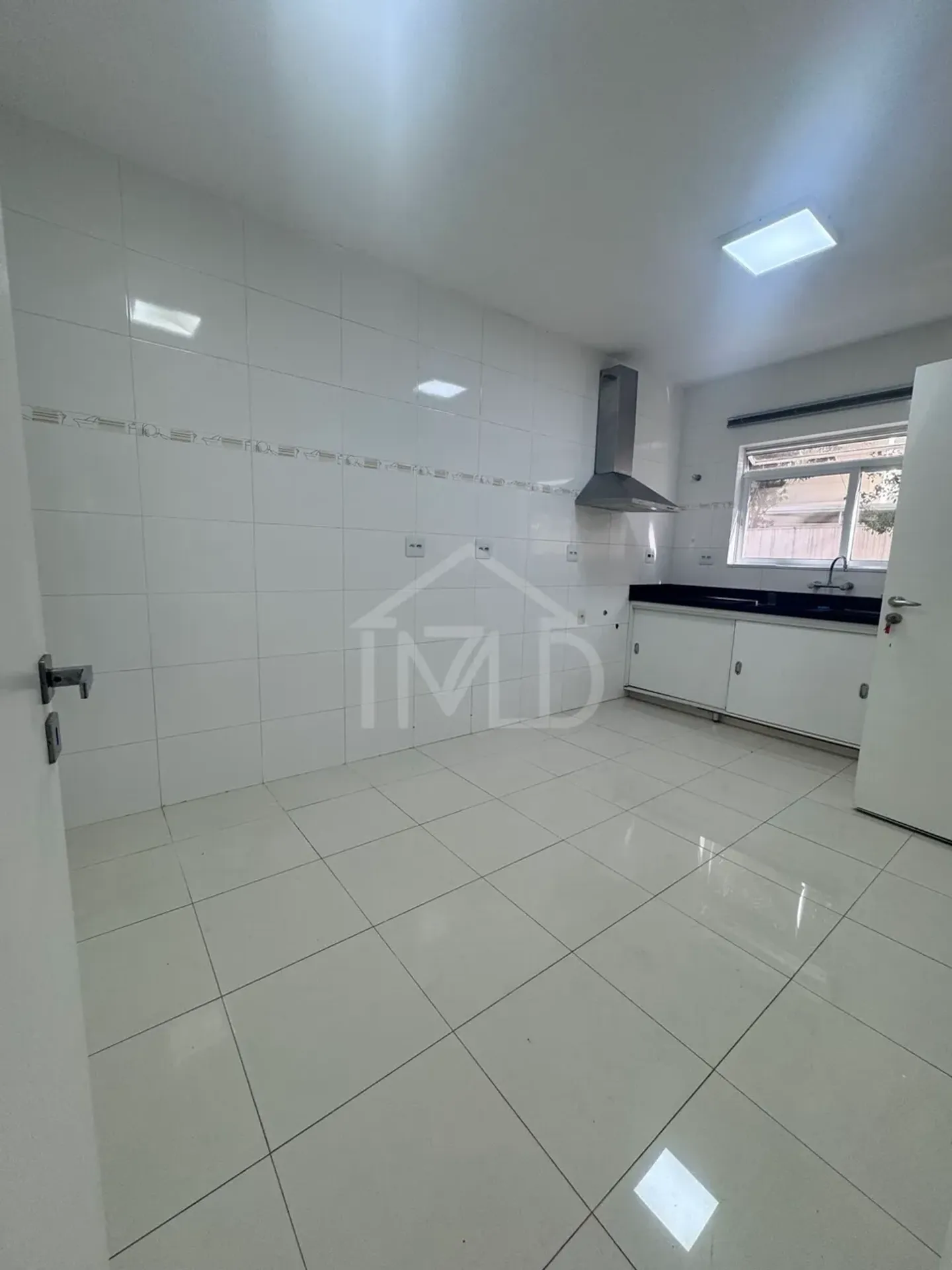 Casa com 4 suítes e 5 banheiros, 320 m² com churrasqueira — photo 18