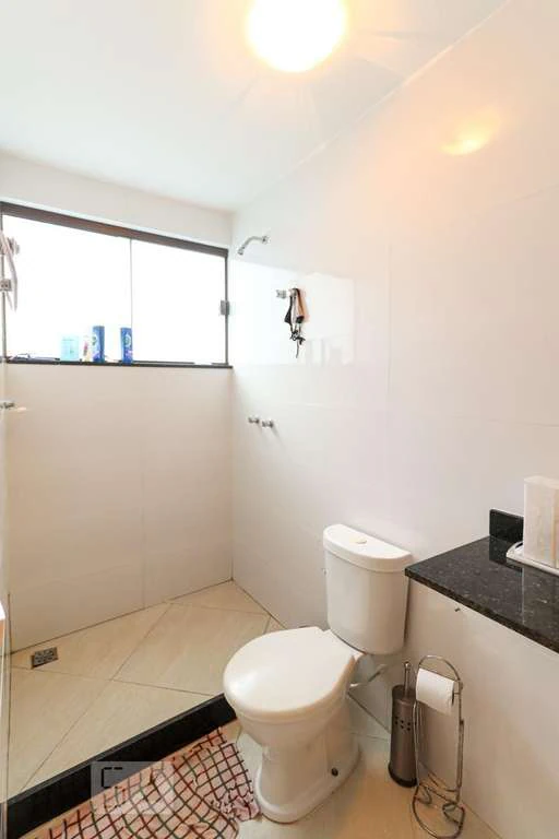 Casa mobiliada de 250 m² com 4 quartos e churrasqueira na varanda
