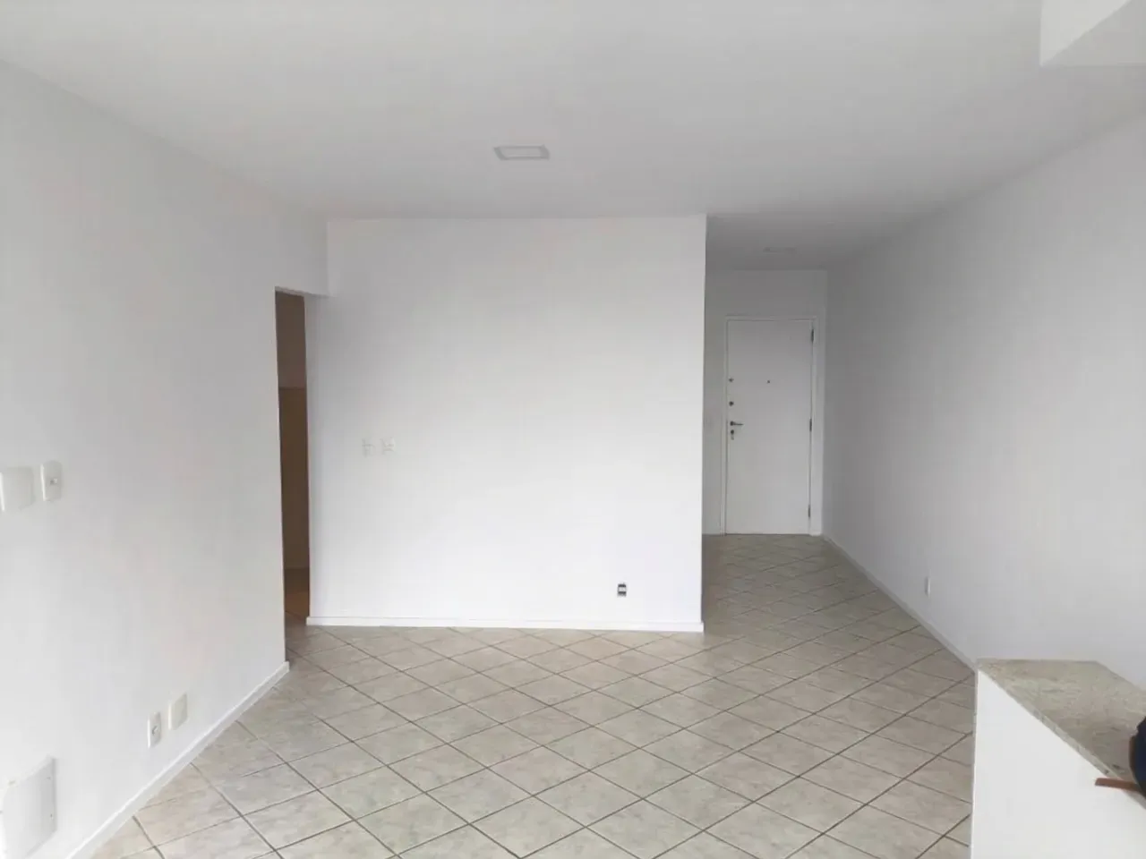 Apartamento de 78 m² com banheira e vista para a água