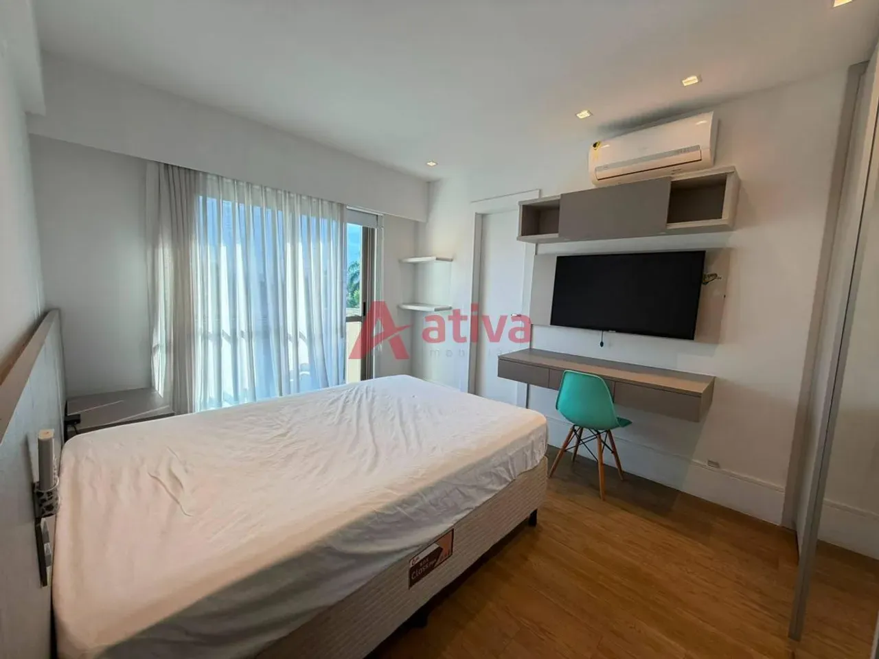 Furnished apartment with 4 bedrooms and an open-plan kitchen — photo 21