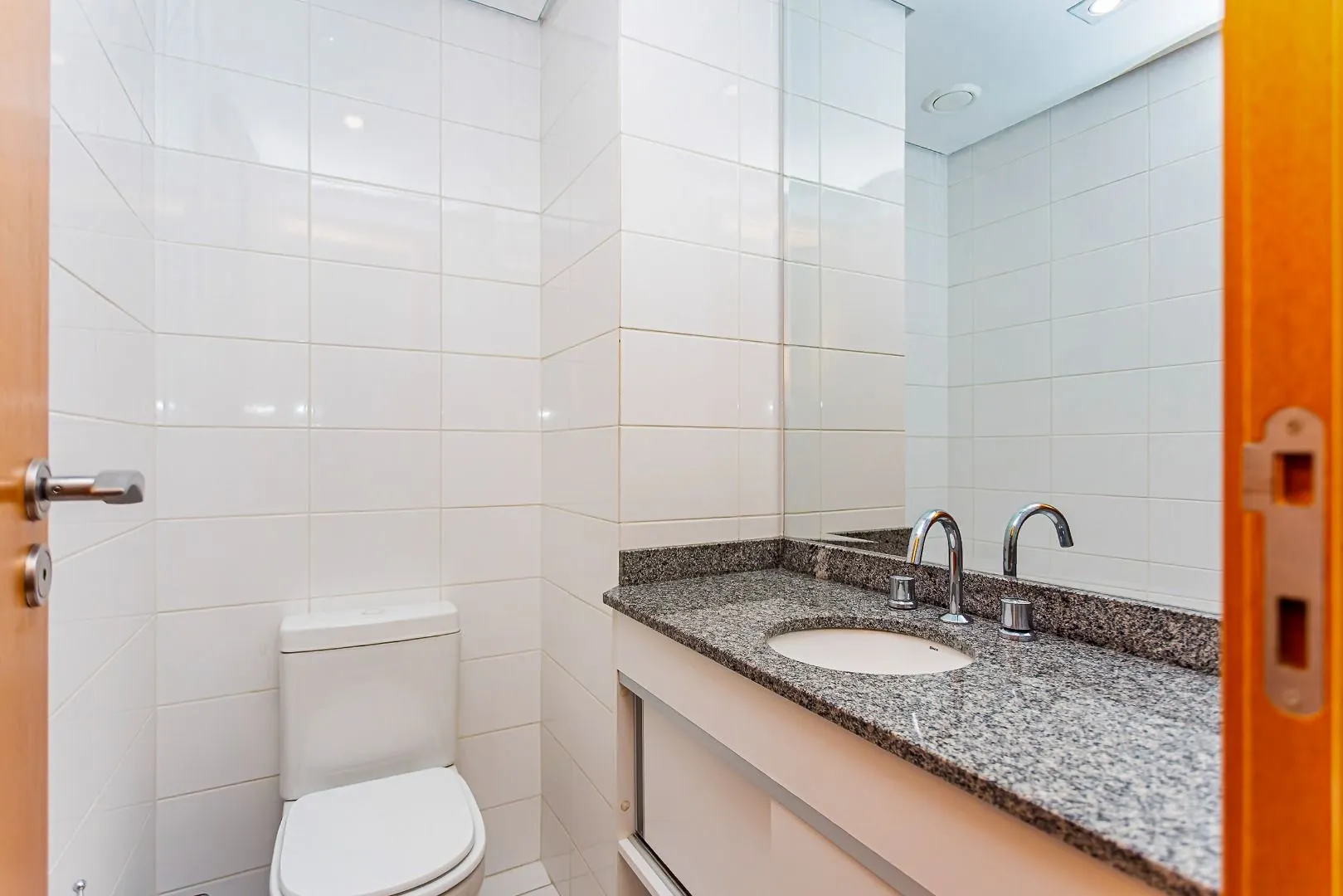 78 m² apartment with floor-to-ceiling windows and a bathtub — photo 72