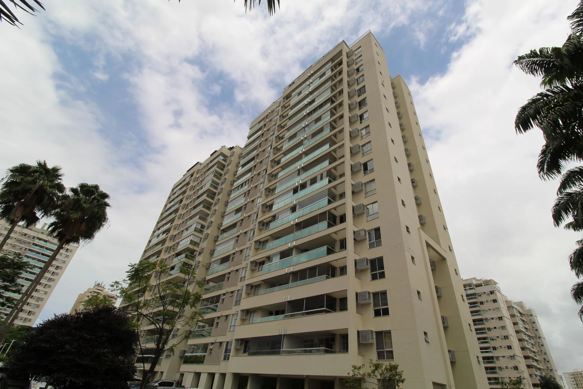 Apartment with 3 bedrooms and 2 bathrooms plus balcony — photo 53