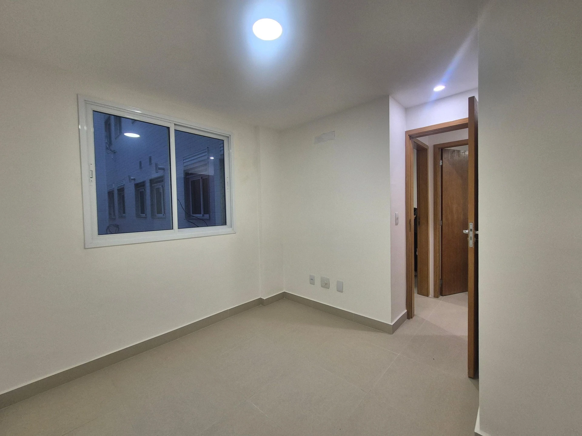 3-bedroom apartment with a grill on the balcony — photo 34