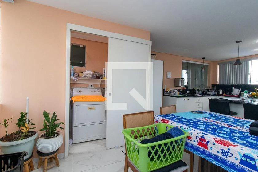 4-bedroom house with a home office in Curitiba — photo 36