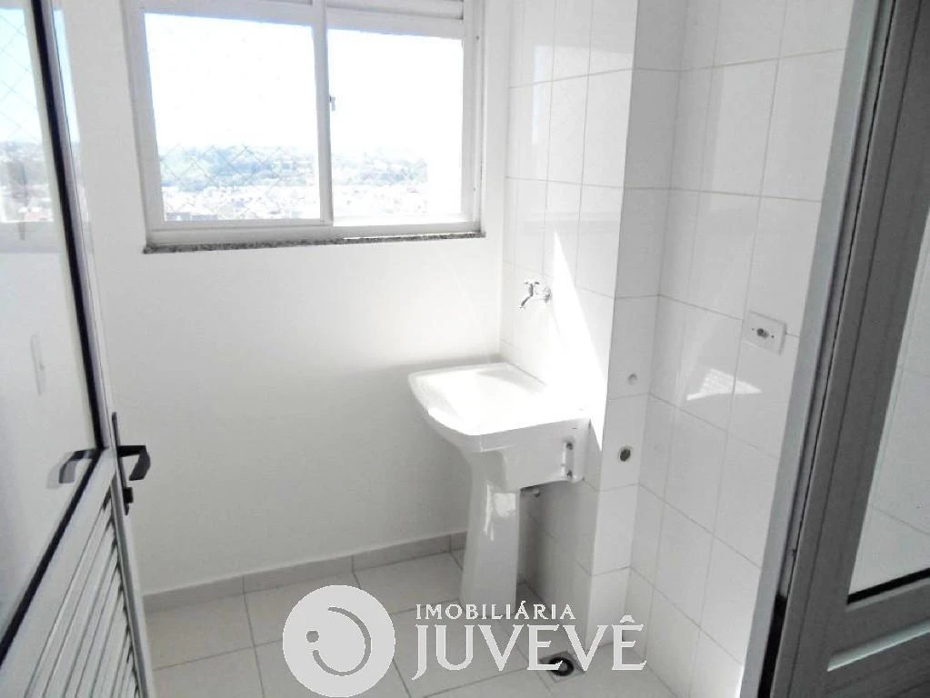 3-bedroom apartment in a building with a pool — photo 19