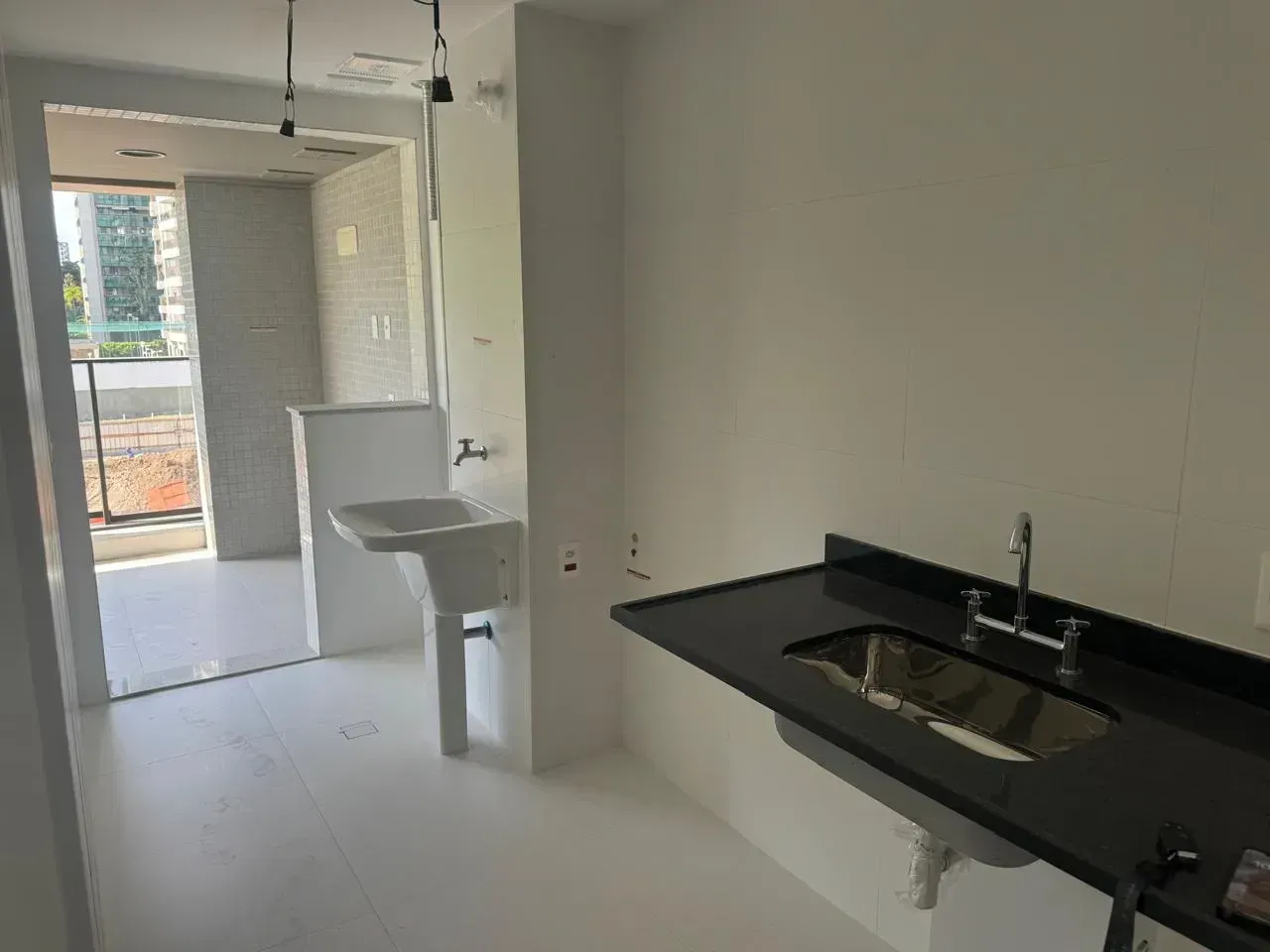77 m² apartment with 2 bedrooms, 2 baths and a balcony — photo 2