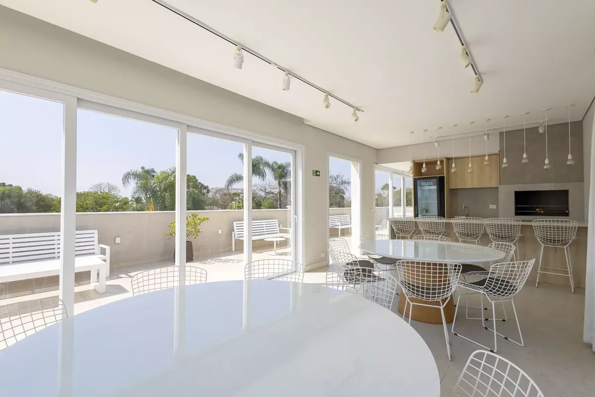 One-bedroom apartment with floor-to-ceiling windows — photo 8