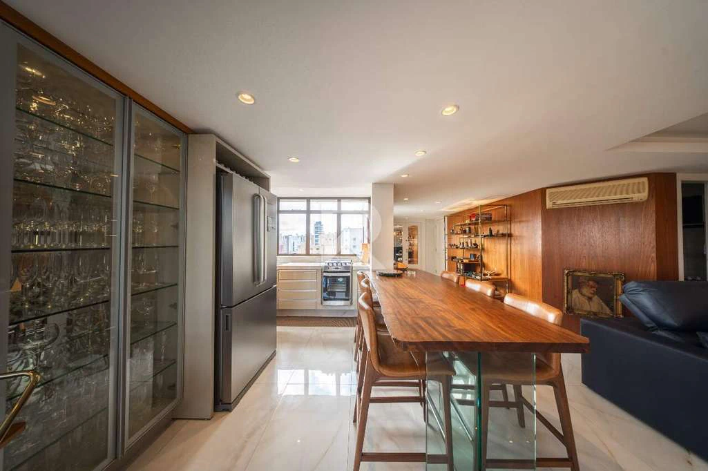 Furnished 303 m² apartment on the 2nd floor with 3 bedrooms — photo 2