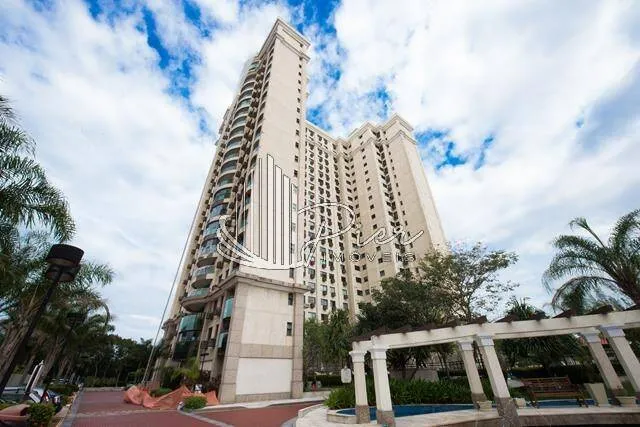 3-bedroom apartment in a building with a heated pool — photo 20