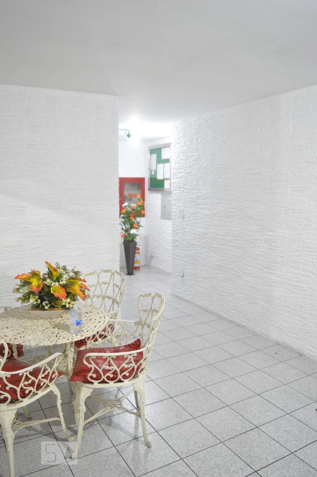 Furnished 2-bedroom apartment with private BBQ — photo 34