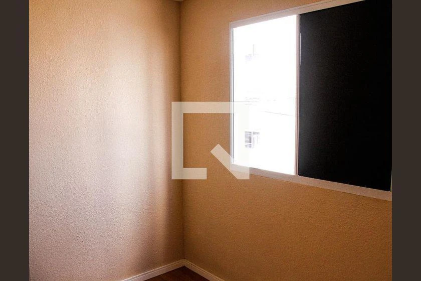 2-bedroom apartment with wood or laminate floors — photo 3