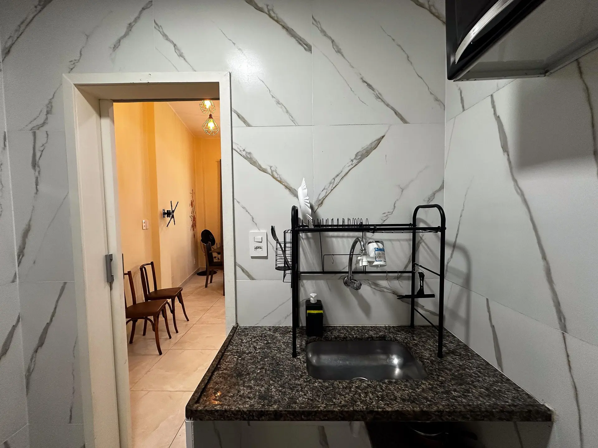 Furnished studio with 1 bedroom and 1 bathroom, no parking — photo 7