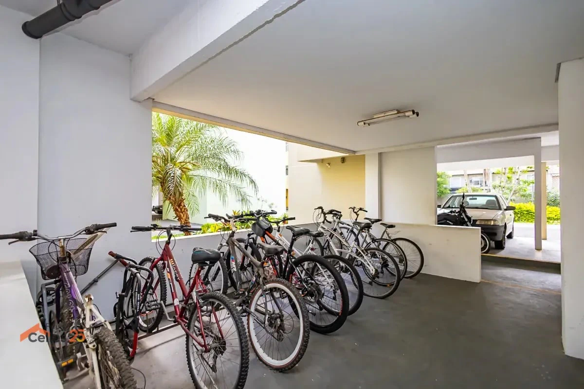3-bedroom apartment with wood or laminate floors in Curitiba