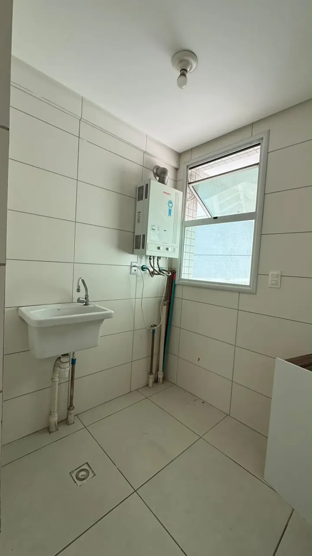 Bathtub in a 3-bedroom apartment, 87 m² — photo 47