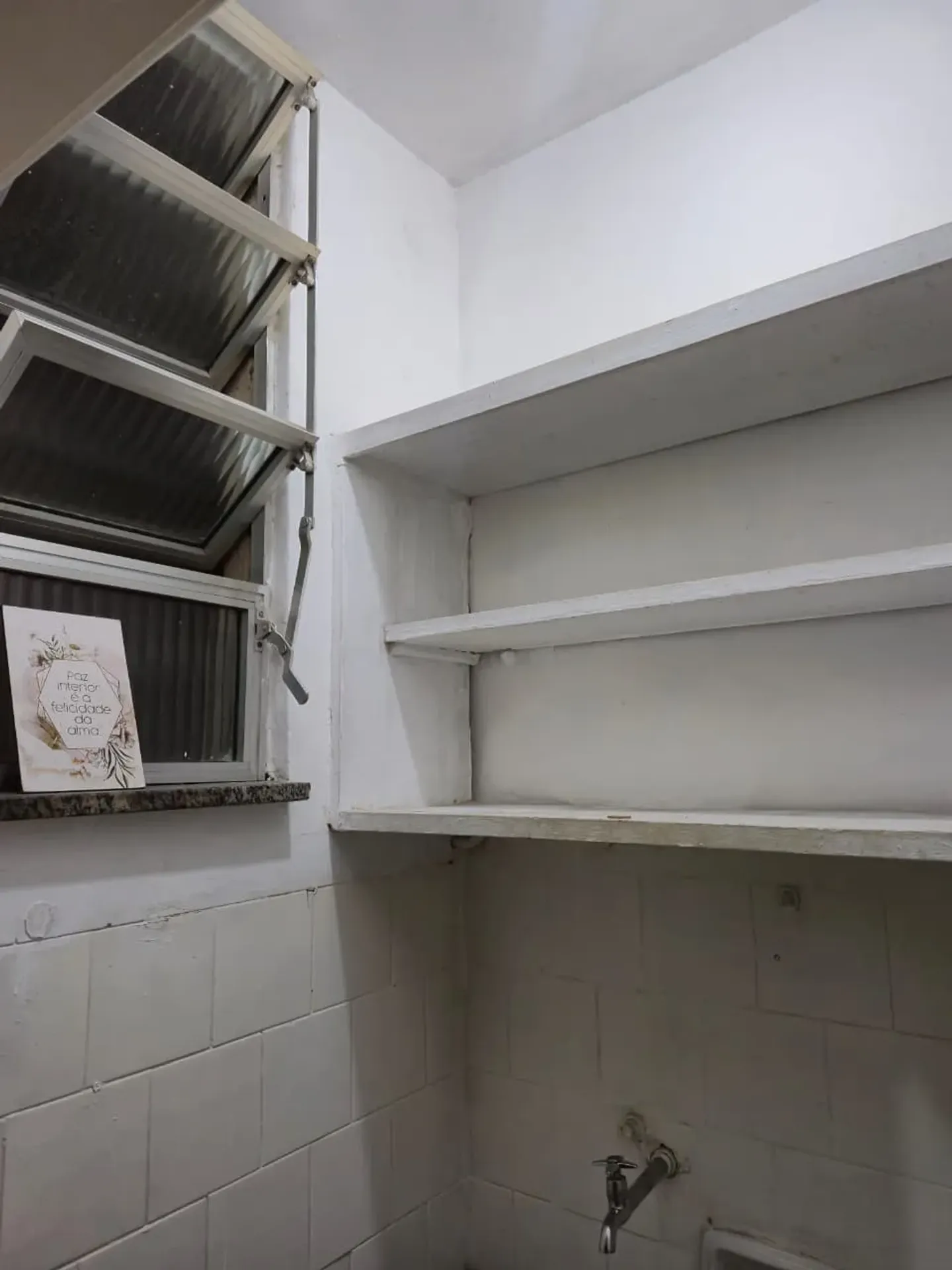 Studio on the 3rd floor with wood or laminate floors — photo 6